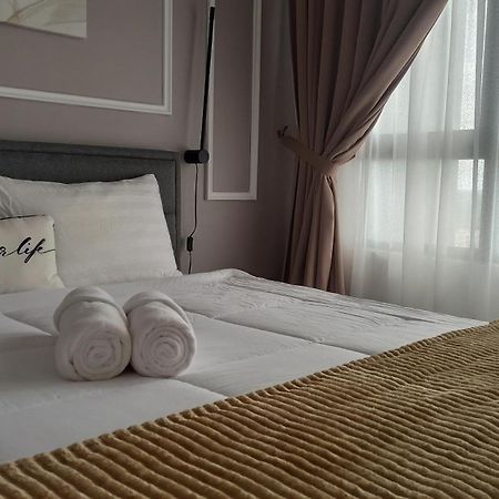 Apartemen 69 m² dengan 2 kamar tidur dan 1 kamar mandi pribadi di Pusat Kota Bharu Bagian luar foto