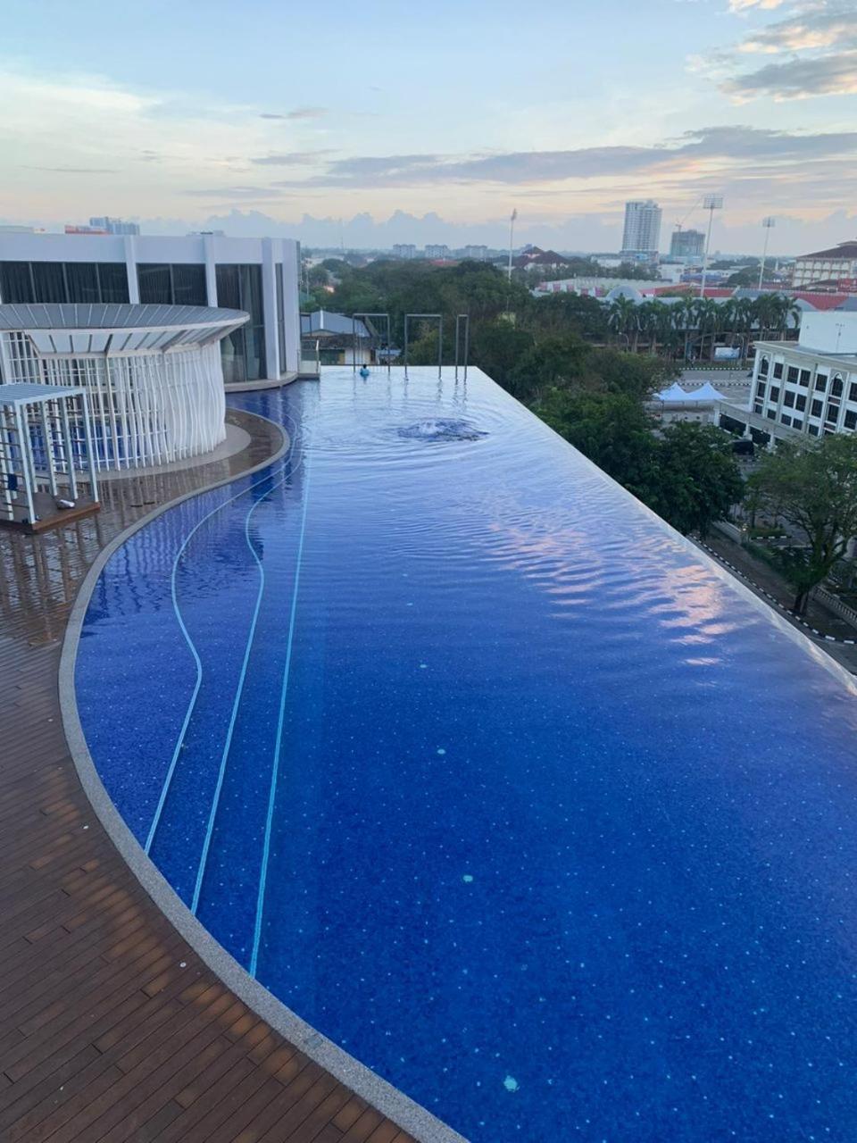Apartemen 69 m² dengan 2 kamar tidur dan 1 kamar mandi pribadi di Pusat Kota Bharu Bagian luar foto