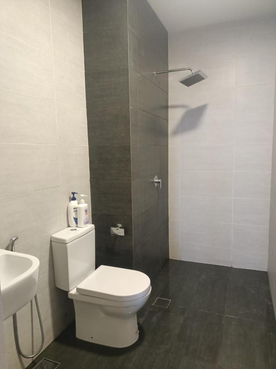 Apartemen 69 m² dengan 2 kamar tidur dan 1 kamar mandi pribadi di Pusat Kota Bharu Ruang foto